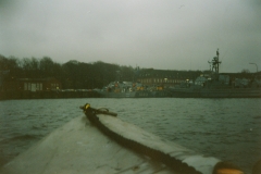 Schlauchbootfahren im Stützpunkt vor 1. MSG 2